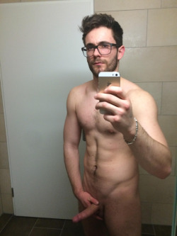 dickspyin:  bareandshare:Nude guy taking a selfie Fuckin’ HOT!!  DickSpyin.tumblr.com