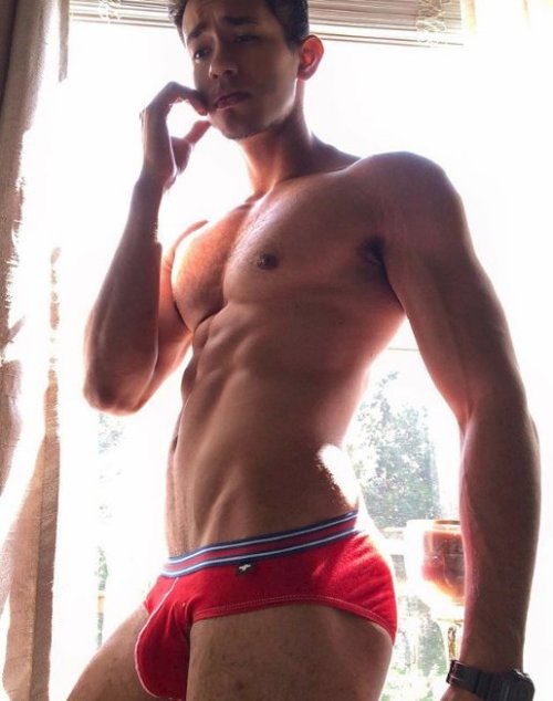 hotmaleunderwear:  hotmaleunderwear.tumblr.com