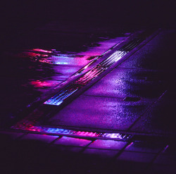 evilbitchmonster:  Night Light Shimmer by cobalt123 on Flickr. 