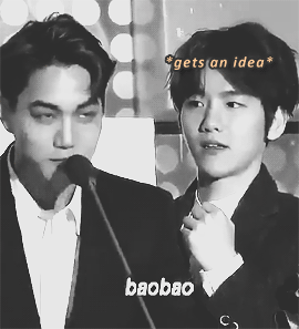 A Hyper Baekhyun Comforting An Emotional Jongin After Exo Won The Daesang Award [x]