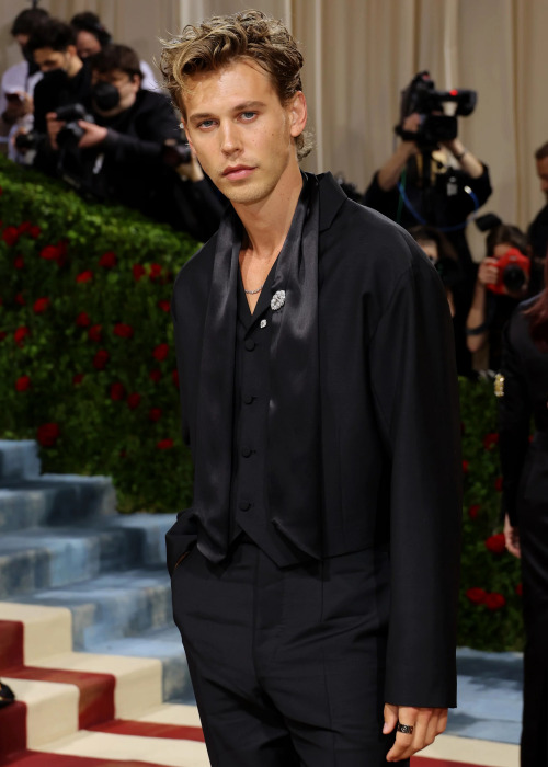 vogueman: Austin Butler attends The 2022 Met Gala Celebrating “In America: An Anthology of Fashion” 