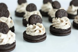 do-not-touch-my-food:  Oreo Cheesecake Bites