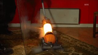 i-stare-sometimes:classicaldynamics:peachthatdrinkslemonade:classicaldynamics:sixpenceee:Vacuuming a