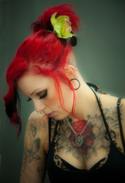 girlswithsexytattoos:  Red Skull (by Old Bluebeard) 