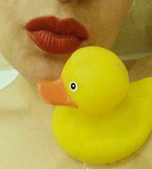 brujitalove:  Kiss for you 👄
