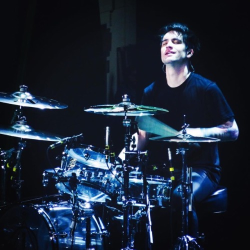 brendonuriesource: Panic! At The ISS Dome | dryingink