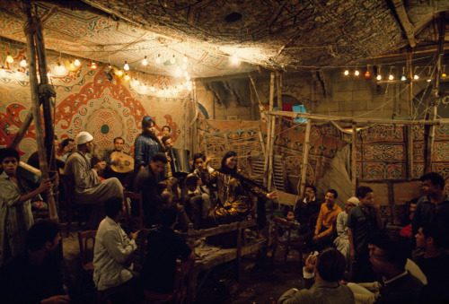 natgeofound:Folk singers entertain Muslims during Ramadan in Cairo, Egypt, May 1972.Photograph by Wi