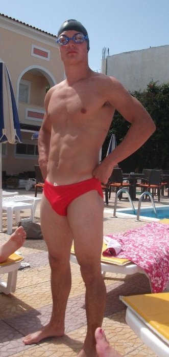 hotcunts:  Now that is a straight guy with confidence