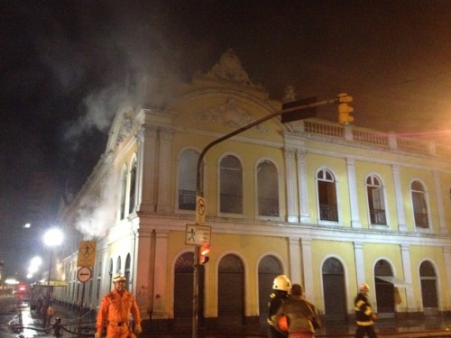 justasadtruth:  Please, pray for my city, this building was on fire today, and it’s an historical, old building from my home city, it is one of the most importante things of Rio Grande do Sul- Brazil, this building is on PORTO ALEGRE. Pray for us, please,