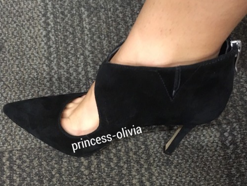 princess-olivia: 3/4 Im such a nice princess, I tried on a bunch of shoes at a store for you guys to