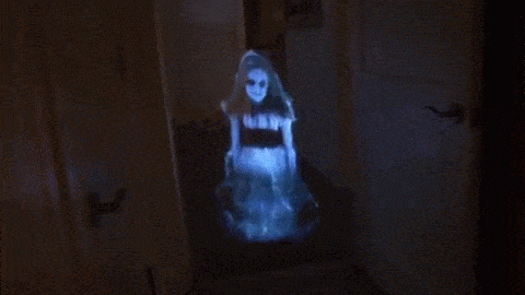 adultwednesdayadams:sixpenceee:This dude pranked his sleeping girlfriend by using a hologram ghost. 