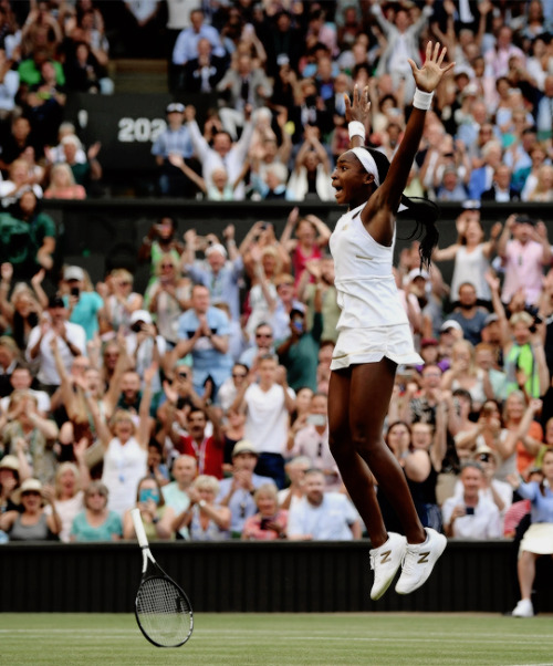 15 year old Coco Gauff reahces the 4th round of Wimbledon.