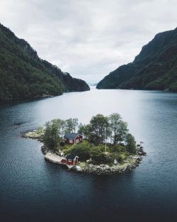 utwo:
“ Cabins in Norway
© M. Kuhr
”