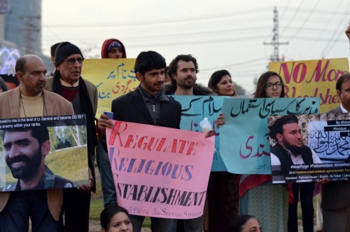 gha-yal: Civil society in Lahore, Pakistan, protests against the brutal suicide attack in an Imam Ba