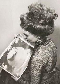 randomindex:liliana orsi with atomic hairdo(via (80) Pinterest) 