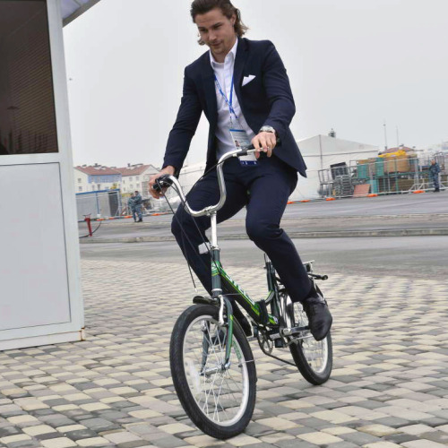 hockeyswedes:  Tre kronor arriving to the arena today (14/02/21) 