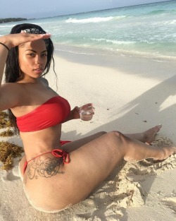 hercheers:  🍾🍾  I WOULD HAVE A MOUTH FULL OF SAND FROM EATING THAT ASS!