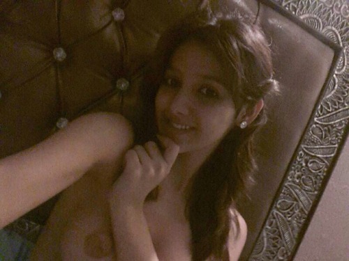hdcwhatsapp:  Beautiful Pakistani Teen Girl’s Naked Selfies