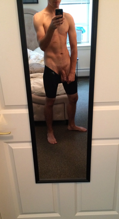 letmetakeadicpic: instaguys: Guys with iPhones Source: gwip.me  Nothing better than a guy showing of