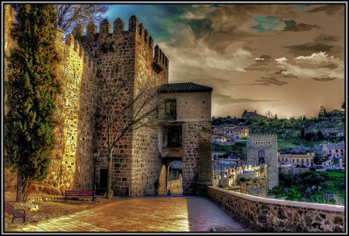 De paseo por la Bajada de San Martín, Toledo by Jose Roldan Garcia El ambiente esa tarde estaba con 