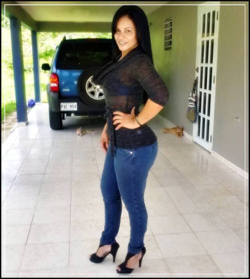 lasmejoresboricuas: bellaqueopalmedio: Algo distinto para variar y no sea todo Bichos , tetas y Choc