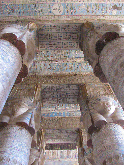 uulemnts:  statues-and-monuments: statues-and-monumentsTemple of Hathor, Dendera,