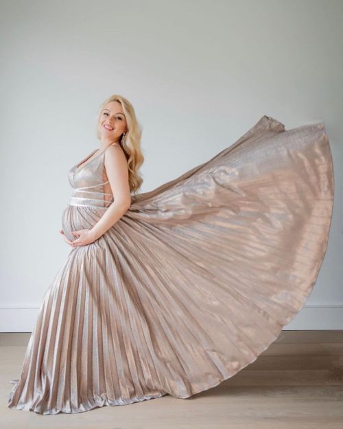 Dresses for any occasion!Even a beautiful maternity shoot!Shop #gowns and #dresses today with ex