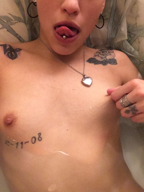 meandmysister:hannahblector:All me . Show some love reblog if you like Damn so beautiful you are Han