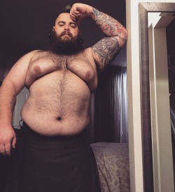 savboy11:  fuzzybearhug:  Happy TT guys #picsbybears #beardporn #beardedvillainspdxor #beardedvillains #kilt #kiltedlife #tattoos  Damm 😍