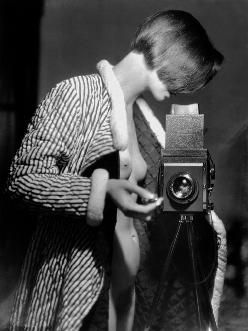 20th-century-man:  Self-portrait / Marianne Breslauer, Berlin, 1933.  ❤️