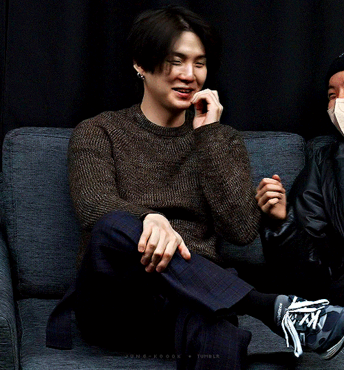Yoongi In This Sweater 😳