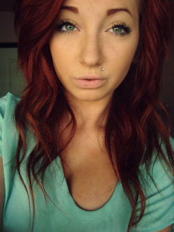 hottestgirlsoftumblr:  by allierichter 