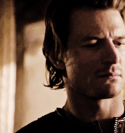 stannisbaratheon:  anonymous asked: targaryen fancasts + warm colors   Simon Woods as