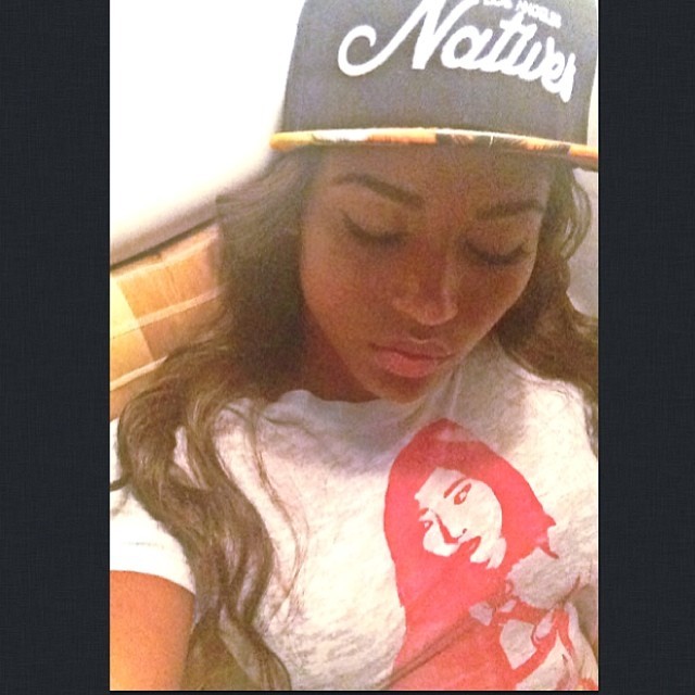 toraretodieyoung:  I’m in my own world 💋 S/O to @lanatives for the dope SnapBack