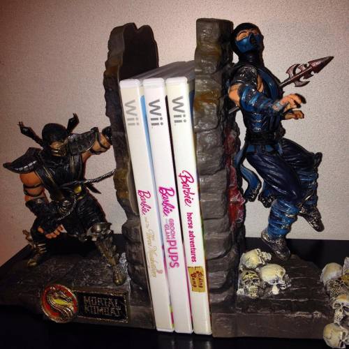 thewisestwizards:Check out my brutal new Mortal Kombat bookends.