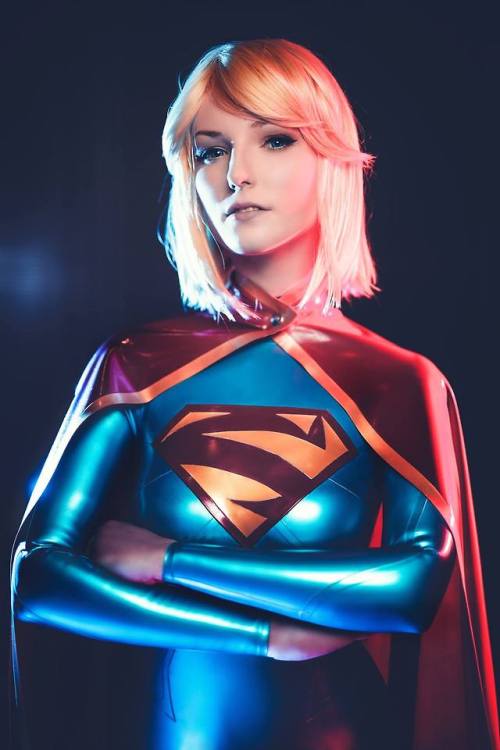 restrainedredraven:  kinkygoethe: Super Girl! by Lulu Nyan  Now that’s what I call a cosplay! She could fly up to my apartment balcony any day.