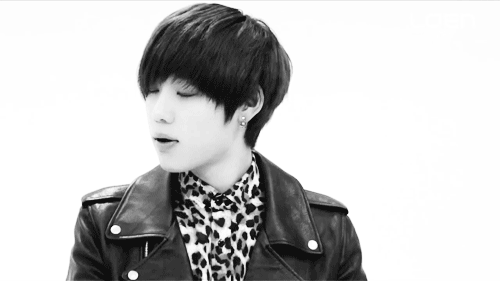 jungkooksarms:  (ಥ⌣ಥ) 