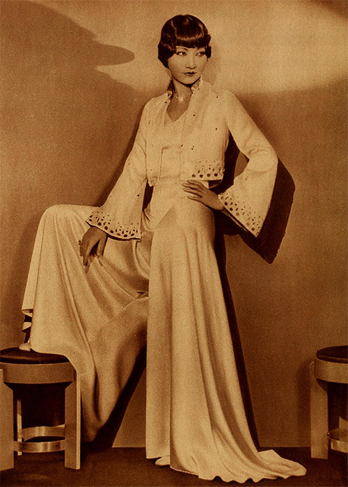lanaturnerhascollapsed:  Motion Picture, January 1932