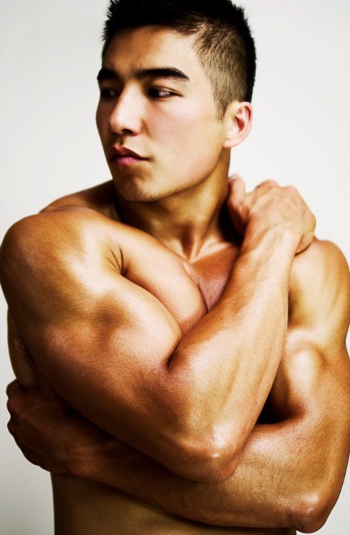 itsalekz: hot-namjas: The new black Power Ranger is everything!   Ludi Lin   