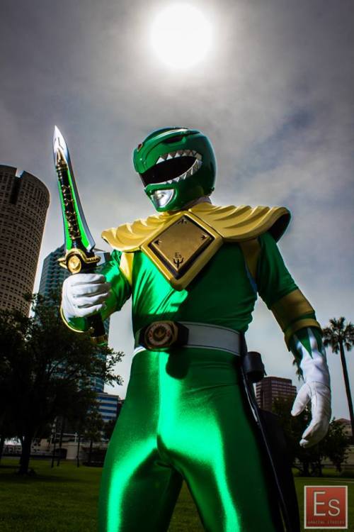 tokucosplay:    MMPR Green Ranger / DragonRanger cosplayed by Dekamexican Cosplay.  MMPR Red Ranger / TyrannoRanger cosplayed by Wilson Senpai Cosplay.Photography by Emazing Studios.
