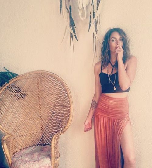 The gorgeous @cocorhoads in the side-slit maxi skirt (with fold over waistband option) in terracotta