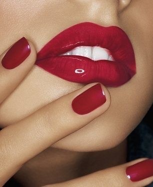 adessoomaipiu:  sexylilkitten:  Lips of temptation 💜💜  T  Awesome