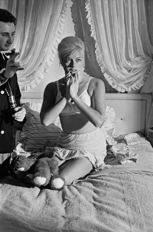 Behind the Scenes Photos of Diana Dors from Michael Winner’s 1963 Movie ‘West 11′ Nudes & Noises  