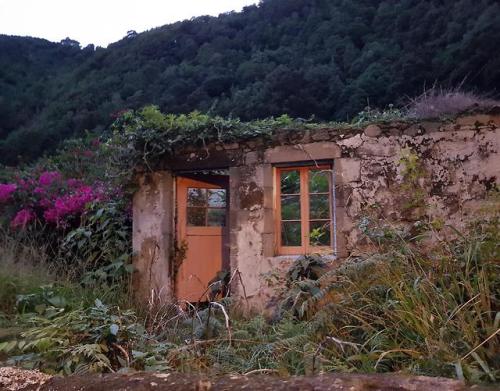 abandonedandurbex:Abandoned hut at bottom of the mountains. São Miguel, Azores. [3864 x 3024]