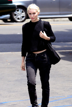 rooneydaily:  Rooney Mara out in Los Feliz