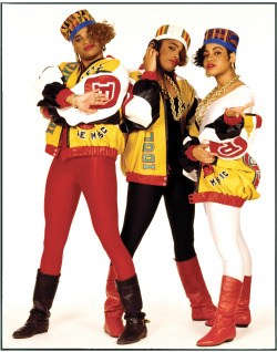 80srecordparty:  Salt-N-Pepa (and Spinderella) in 1988. Photograph by Janette Beckman.via The New Yorker 