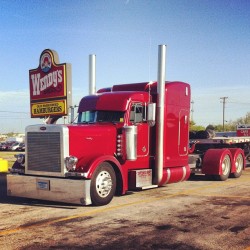 iambadluk:  Nice pete #peterbilt #largecar