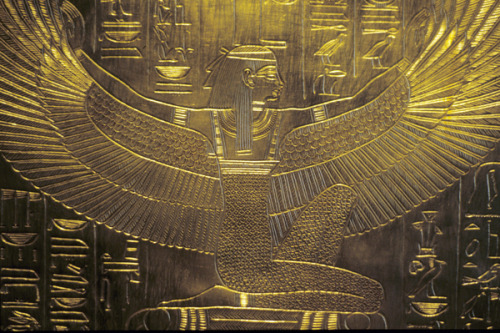 grandegyptianmuseum: Goddess Isis spreads her protective wings on feet of Tutankhamun’s coffin