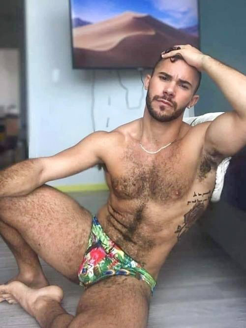 HAIRY SEXY MEN