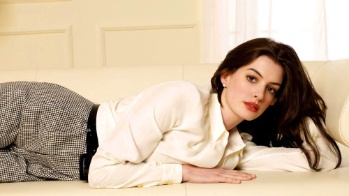 Happy Birthday, Anne Hathaway! 